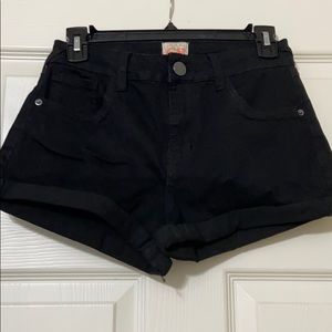 Cute high wasted black shorts
